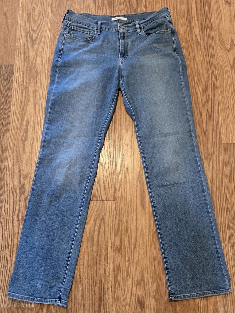 Levi's 505 Women's Straight-Leg Jeans in Medium Blue Wash